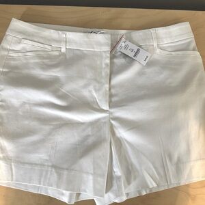 WHITE HOUSE BLACK MARKET 
White Tailored Shorts